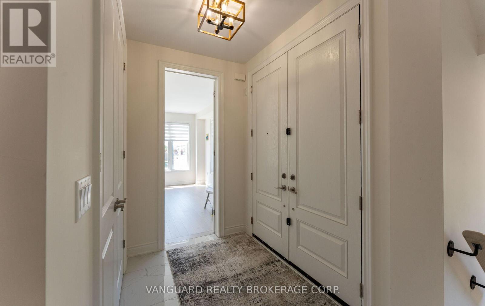 158 Scarlet Way, Bradford West Gwillimbury, Ontario  L3Z 4J2 - Photo 7 - N13227320