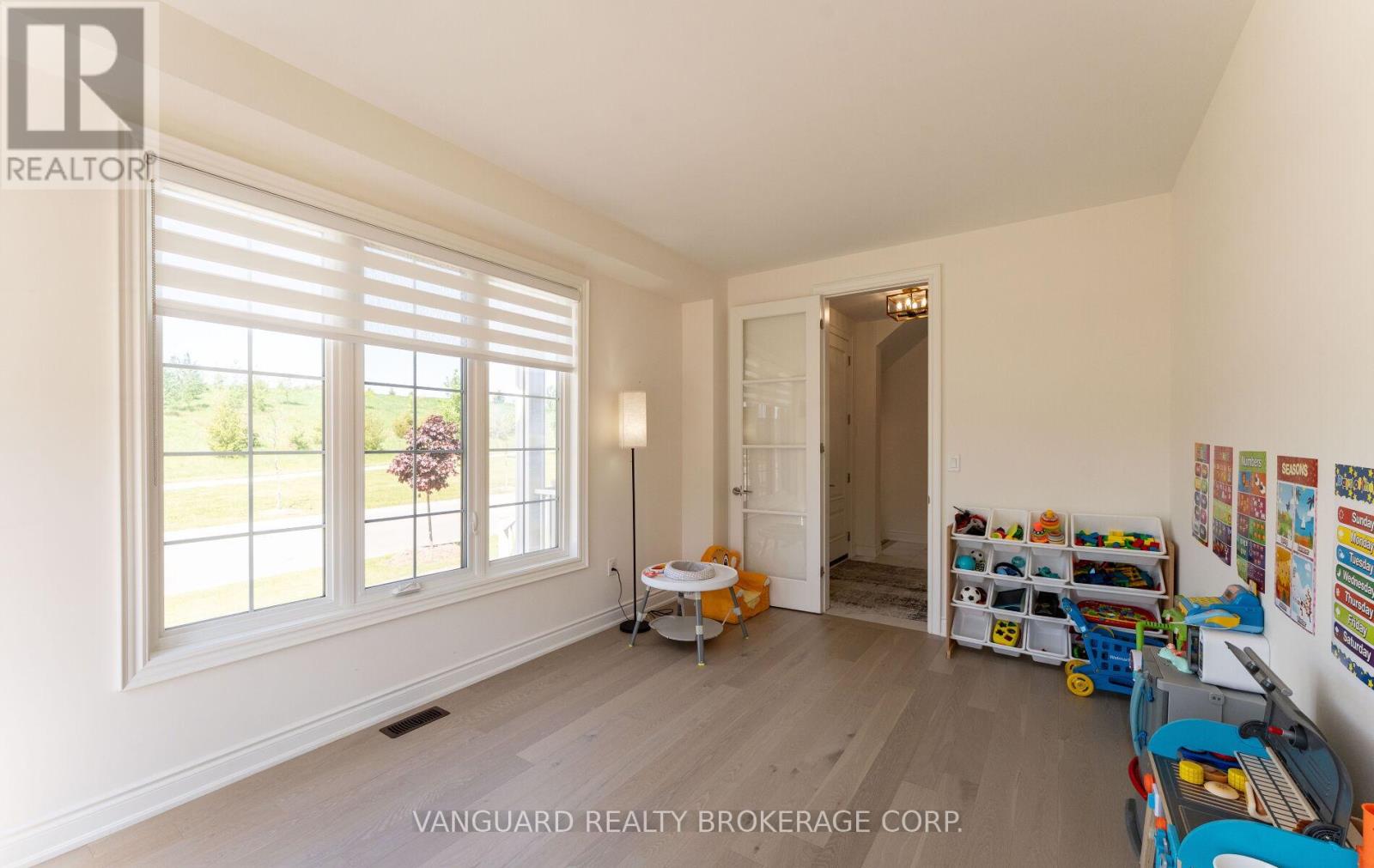 158 Scarlet Way, Bradford West Gwillimbury, Ontario  L3Z 4J2 - Photo 9 - N13227320