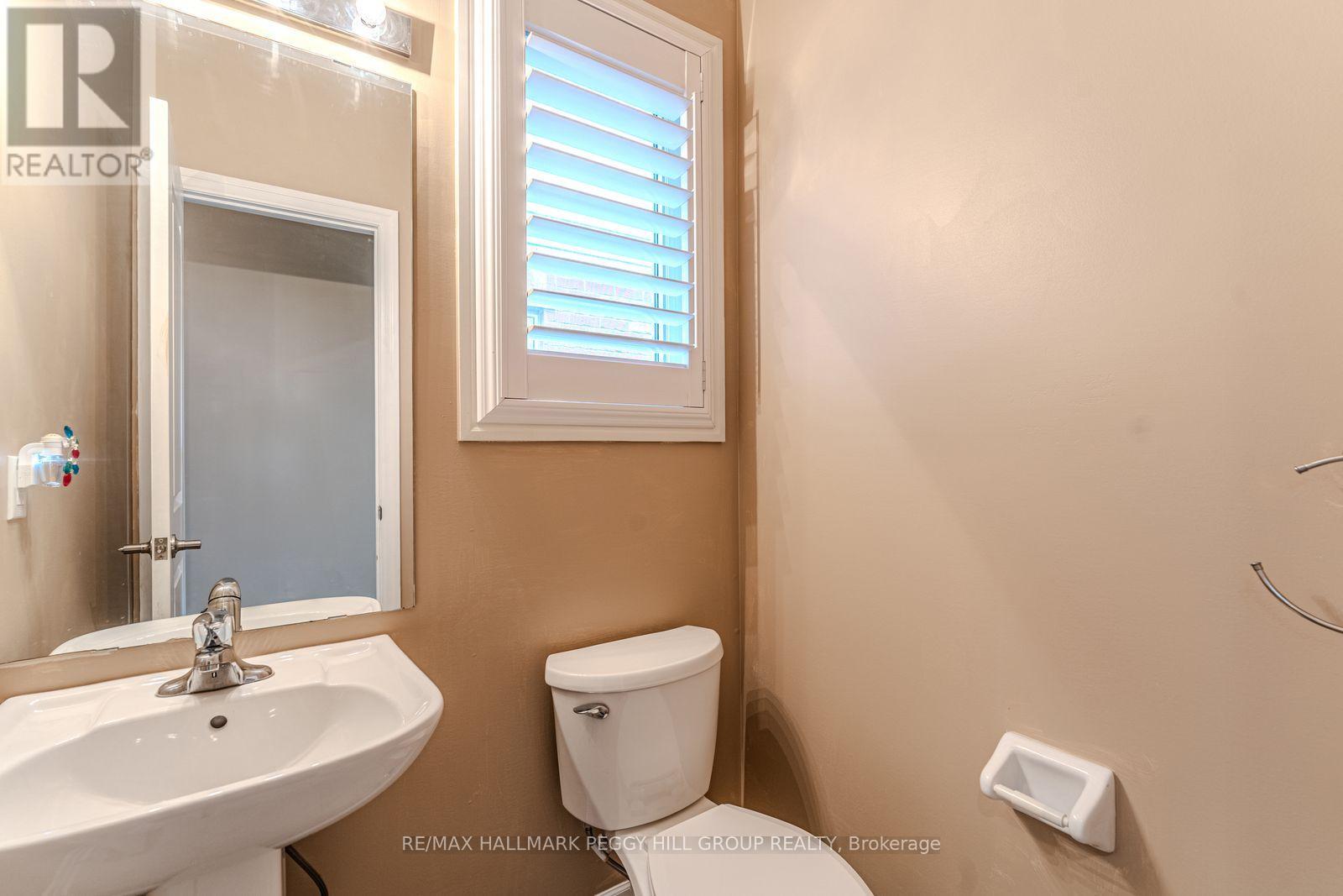 Upper - 17 Wagner Crescent, Essa, Ontario  L3W 0P4 - Photo 5 - N13227386