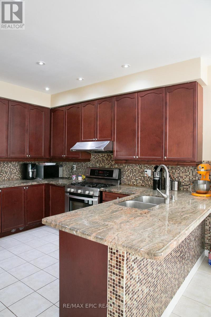 45 Golden Meadow Drive, Markham, Ontario  L6E 1E4 - Photo 4 - N13227396