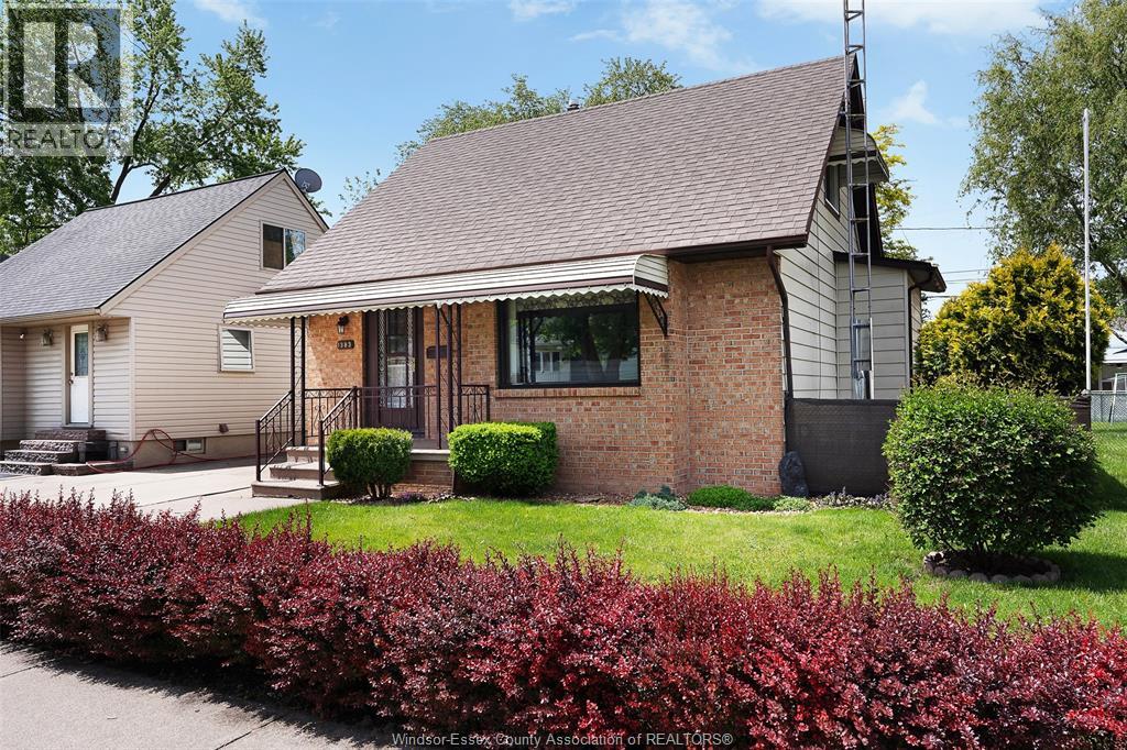 1383 TOURANGEAU, Windsor, Ontario
