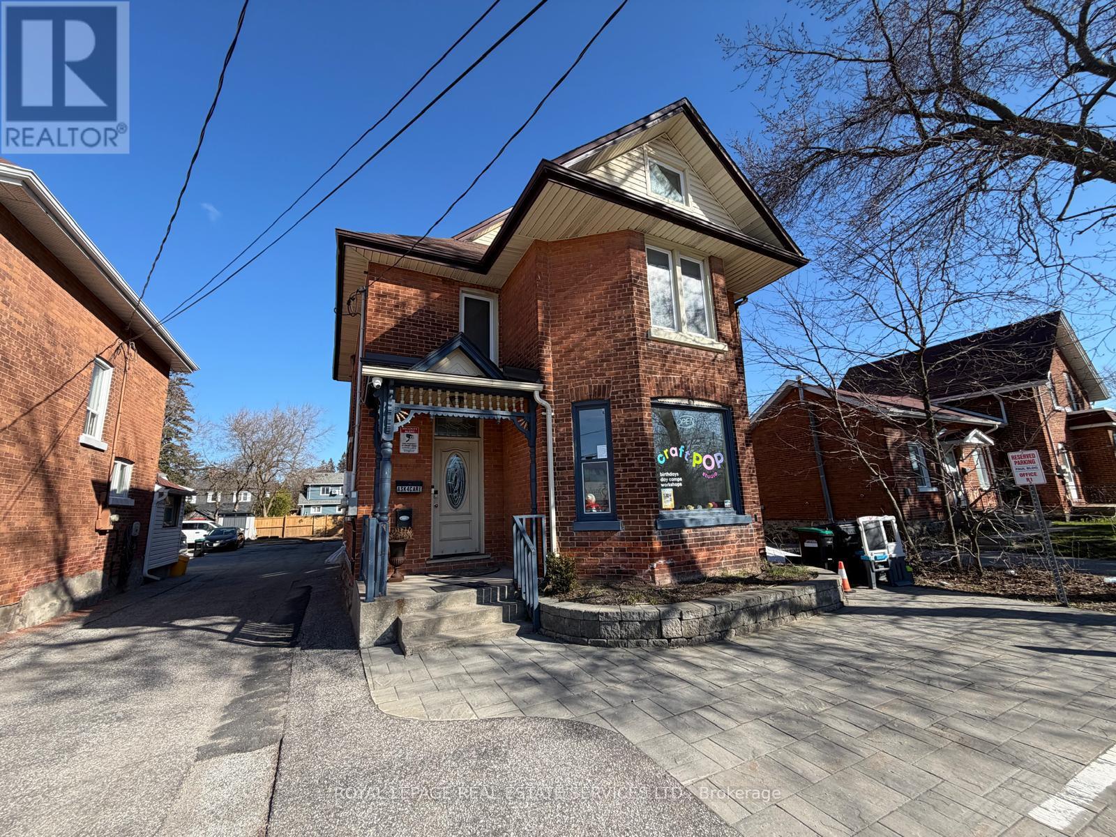 UPPER LEVEL - 100 ESSA ROAD, Barrie, Ontario