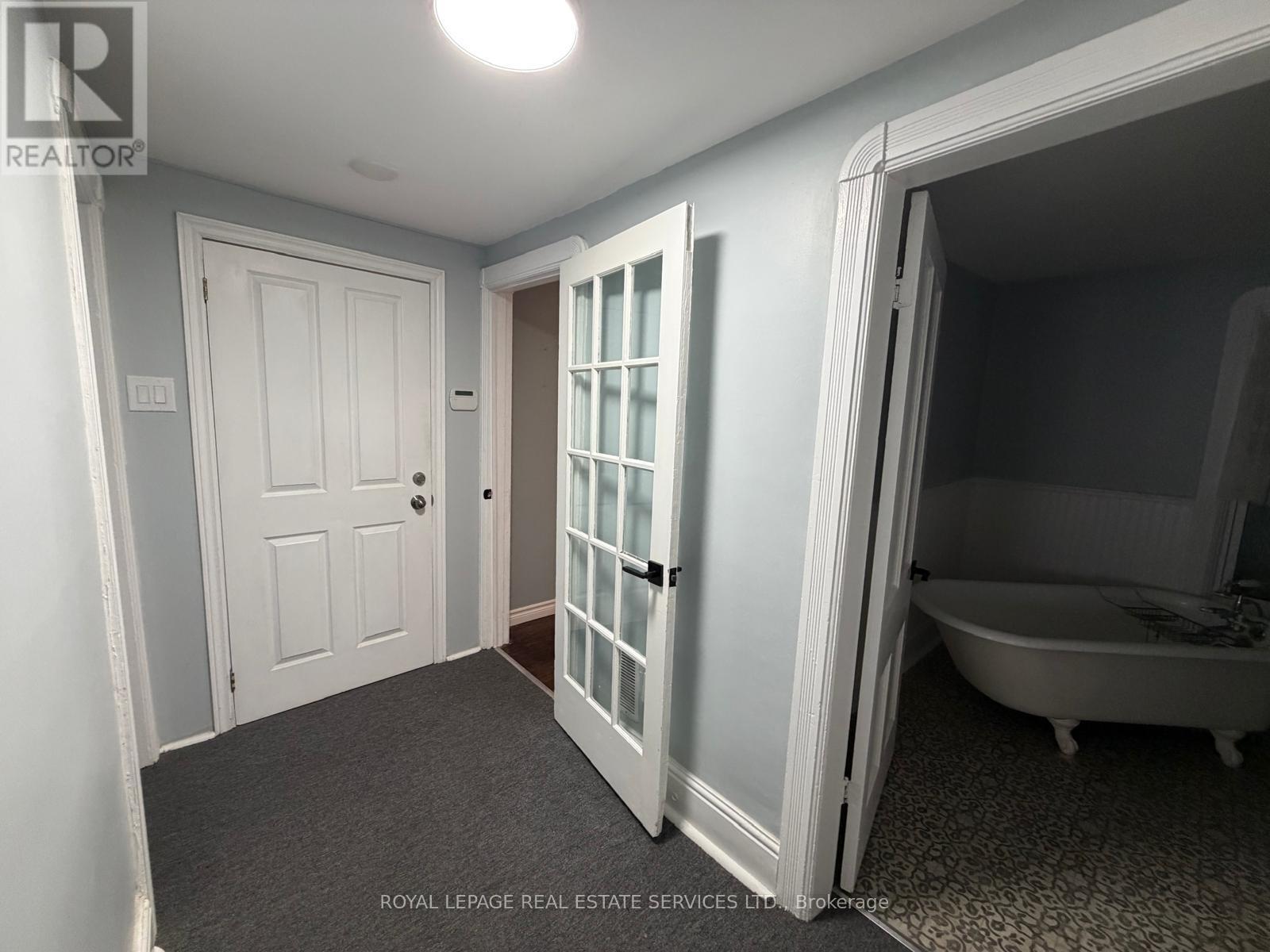 Upper Level - 100 Essa Road, Barrie, Ontario  L4N 3K7 - Photo 13 - S13227406