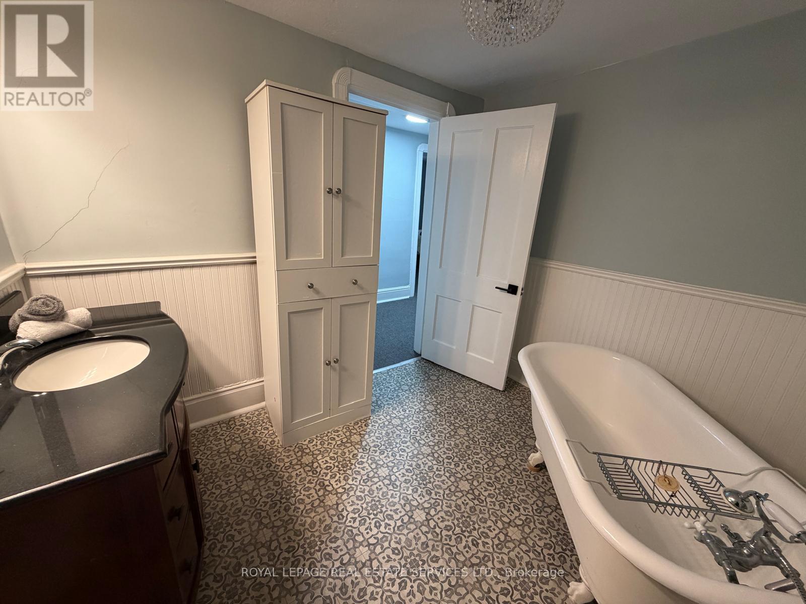 Upper Level - 100 Essa Road, Barrie, Ontario  L4N 3K7 - Photo 15 - S13227406