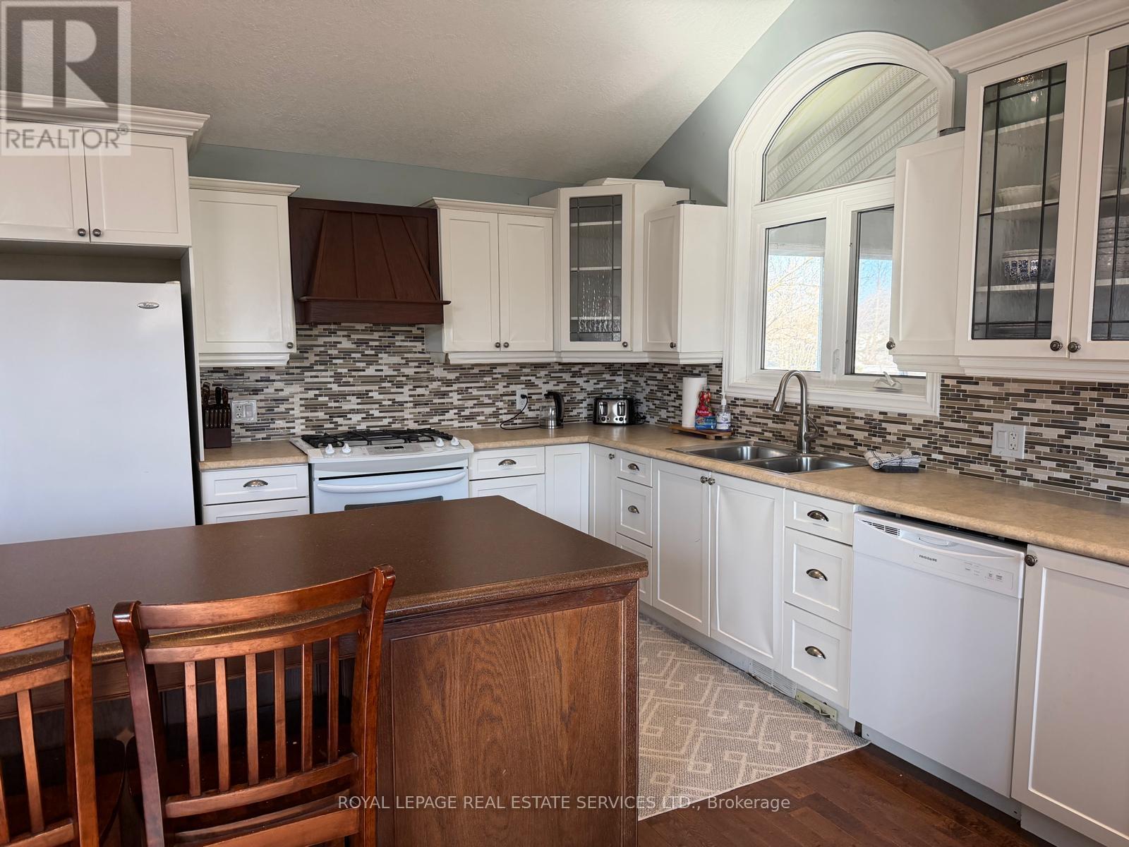 Upper Level - 100 Essa Road, Barrie, Ontario  L4N 3K7 - Photo 7 - S13227406