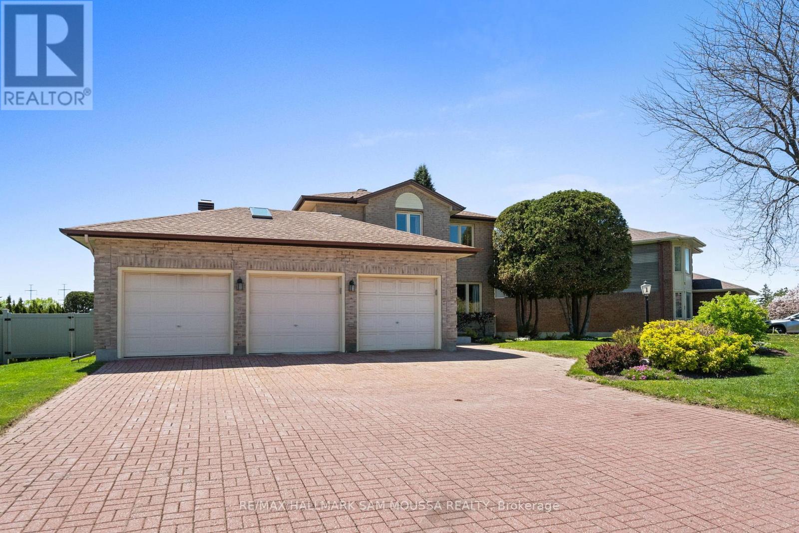 1 Willow Glen Drive, Ottawa, Ontario K2M 1L3 - Photo 2 - X13227572