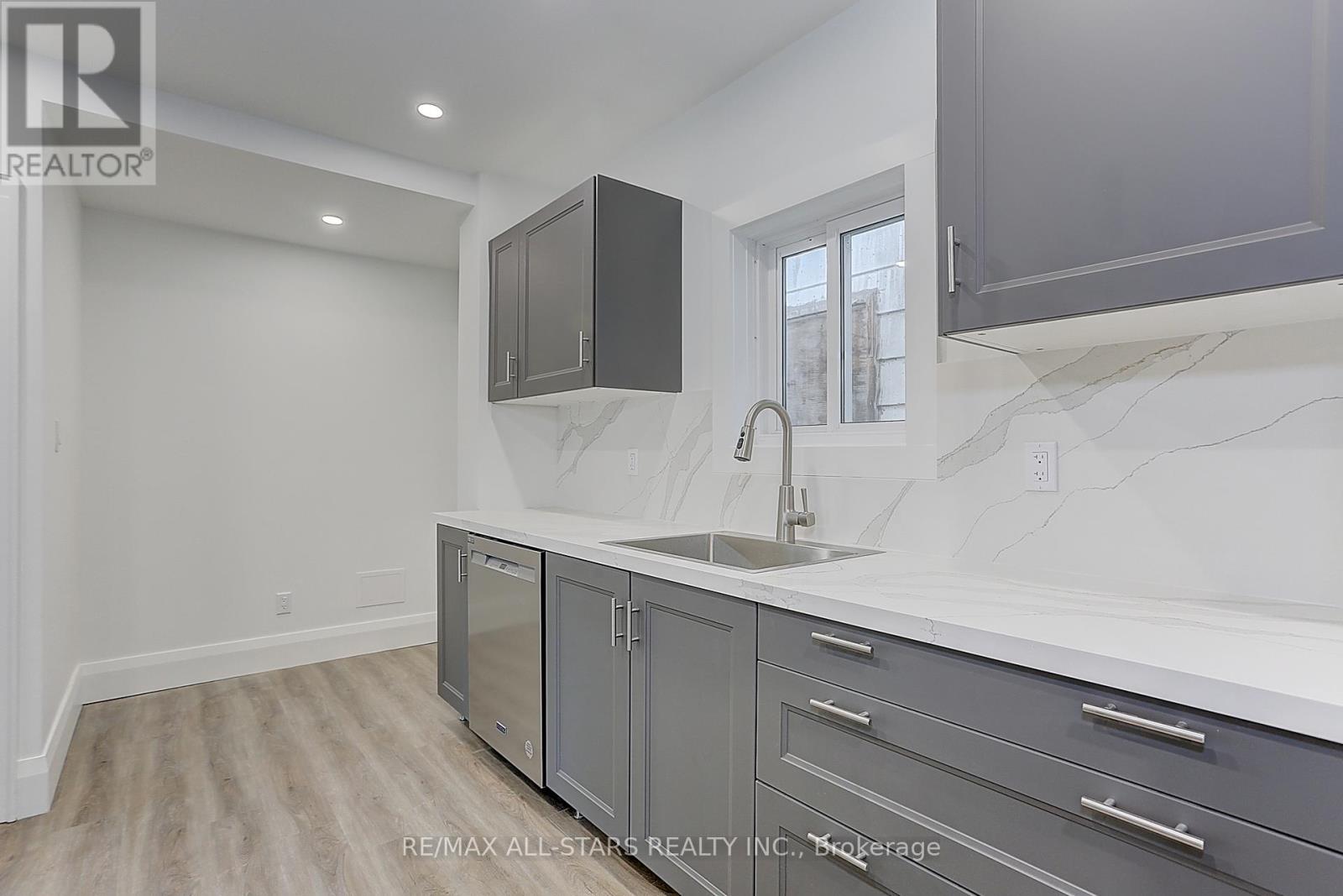 2 - 94 Thirty Ninth Street, Toronto, Ontario  M8W 3M7 - Photo 3 - W13227212