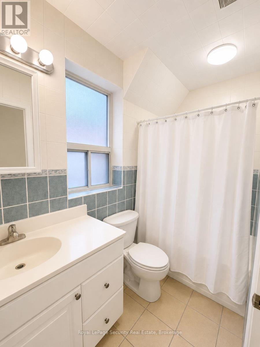 2 - 1136 Dufferin Street, Toronto, Ontario  M6H 4B6 - Photo 6 - W13227280