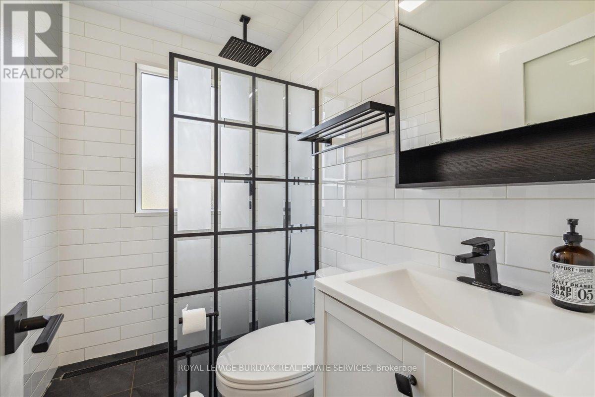 Upper Level - 2113 New Street, Burlington, Ontario  L7R 1H7 - Photo 20 - W13227340