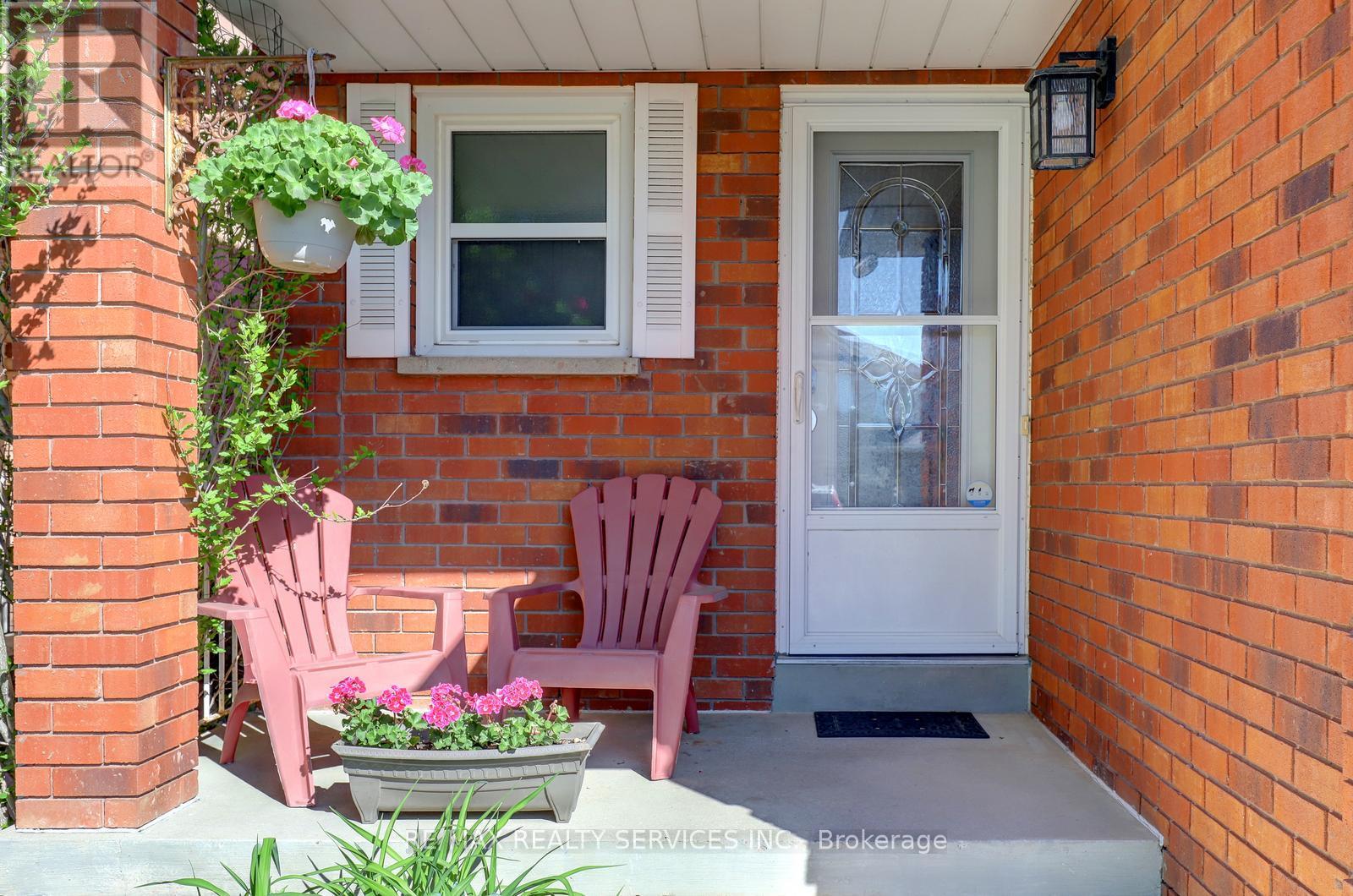 14 Kintyre Street, Brampton, Ontario  L6Z 2Y4 - Photo 2 - W13227346