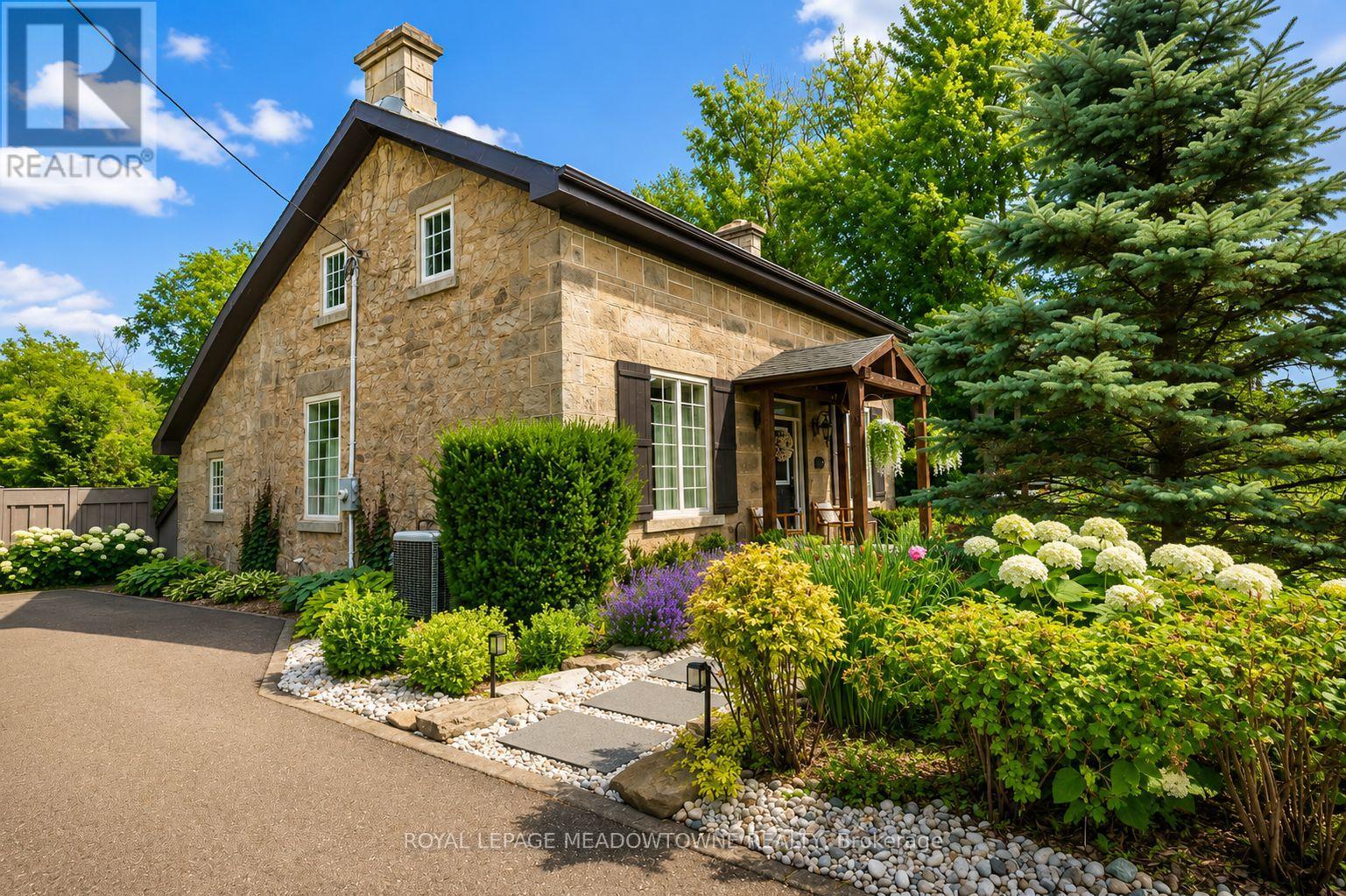 10761 Guelph Line, Milton, Ontario  L0P 1B0 - Photo 2 - W13227352