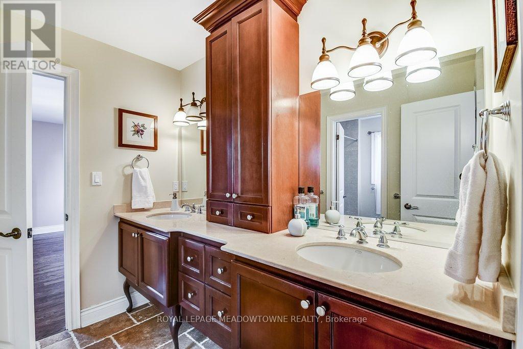591 Lakeside Avenue, Mississauga, Ontario  L5G 1N7 - Photo 27 - W13227364