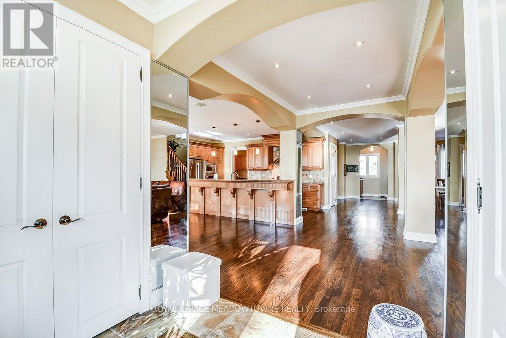 591 Lakeside Avenue, Mississauga, Ontario  L5G 1N7 - Photo 4 - W13227364