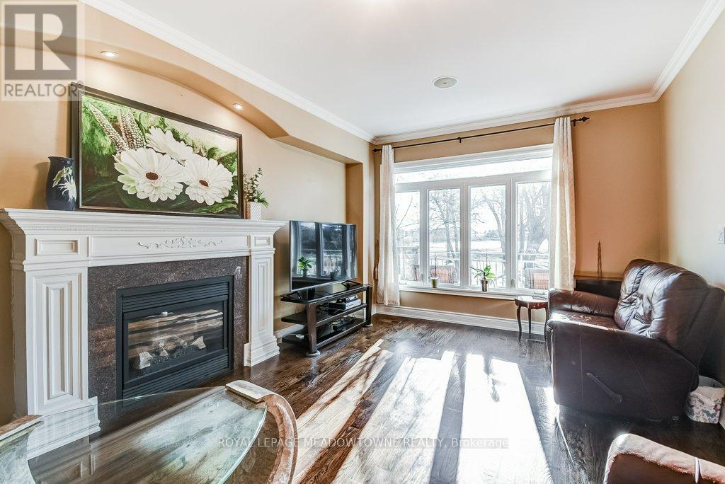 591 Lakeside Avenue, Mississauga, Ontario  L5G 1N7 - Photo 5 - W13227364