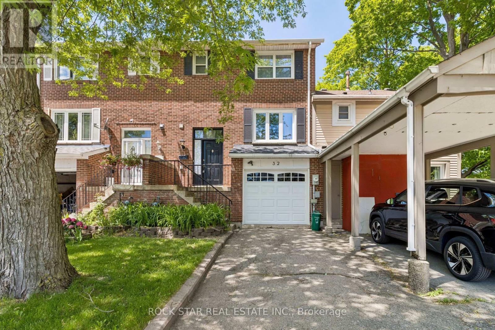 32 LANSING SQUARE, Brampton, Ontario