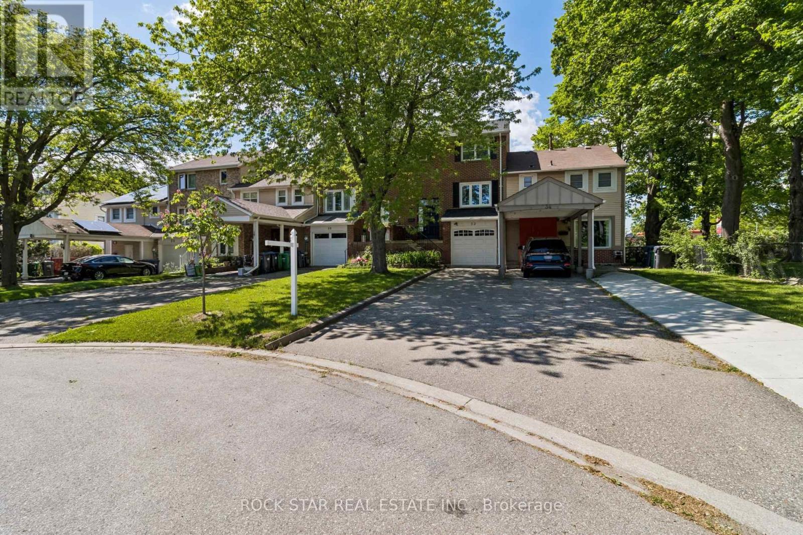 32 Lansing Square, Brampton, Ontario  L6Z 1E6 - Photo 2 - W13227420