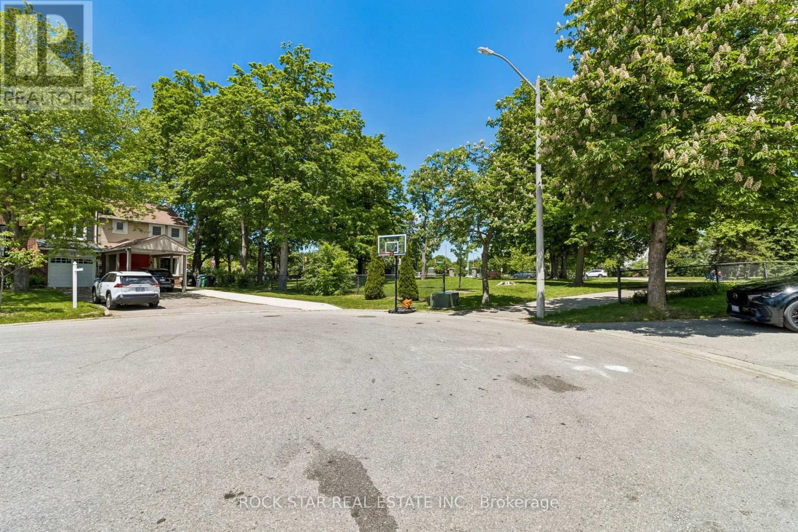 32 Lansing Square, Brampton, Ontario  L6Z 1E6 - Photo 3 - W13227420