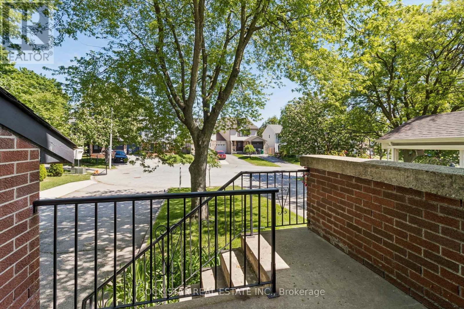 32 Lansing Square, Brampton, Ontario  L6Z 1E6 - Photo 4 - W13227420