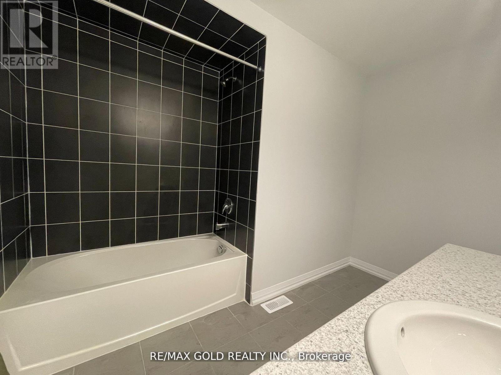 102 Corley Street, Kawartha Lakes, Ontario  K9V 6C2 - Photo 15 - X13227314