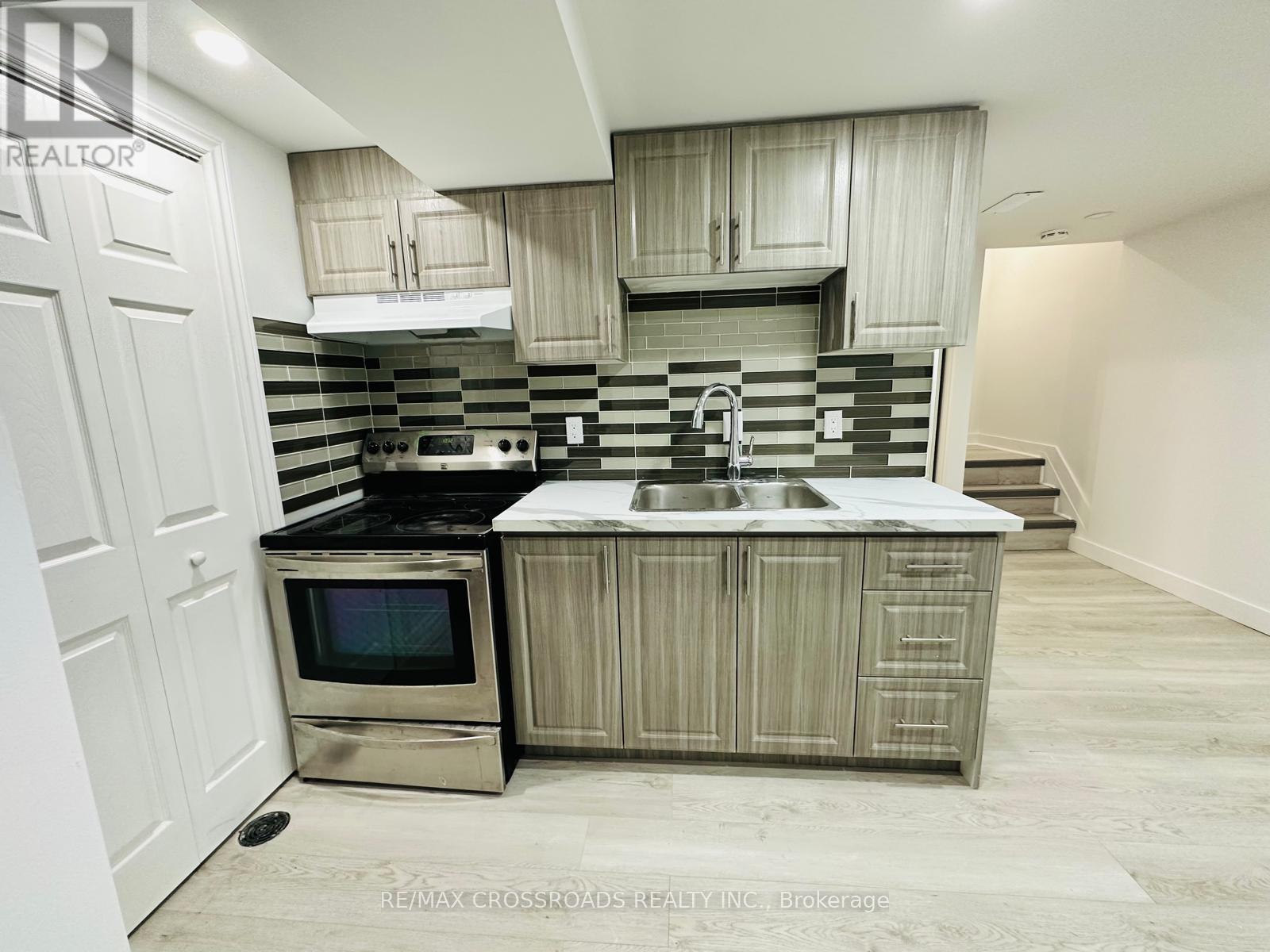 256 Birchcliffe Crescent, Hamilton, Ontario  L8T 4L2 - Photo 2 - X13227414