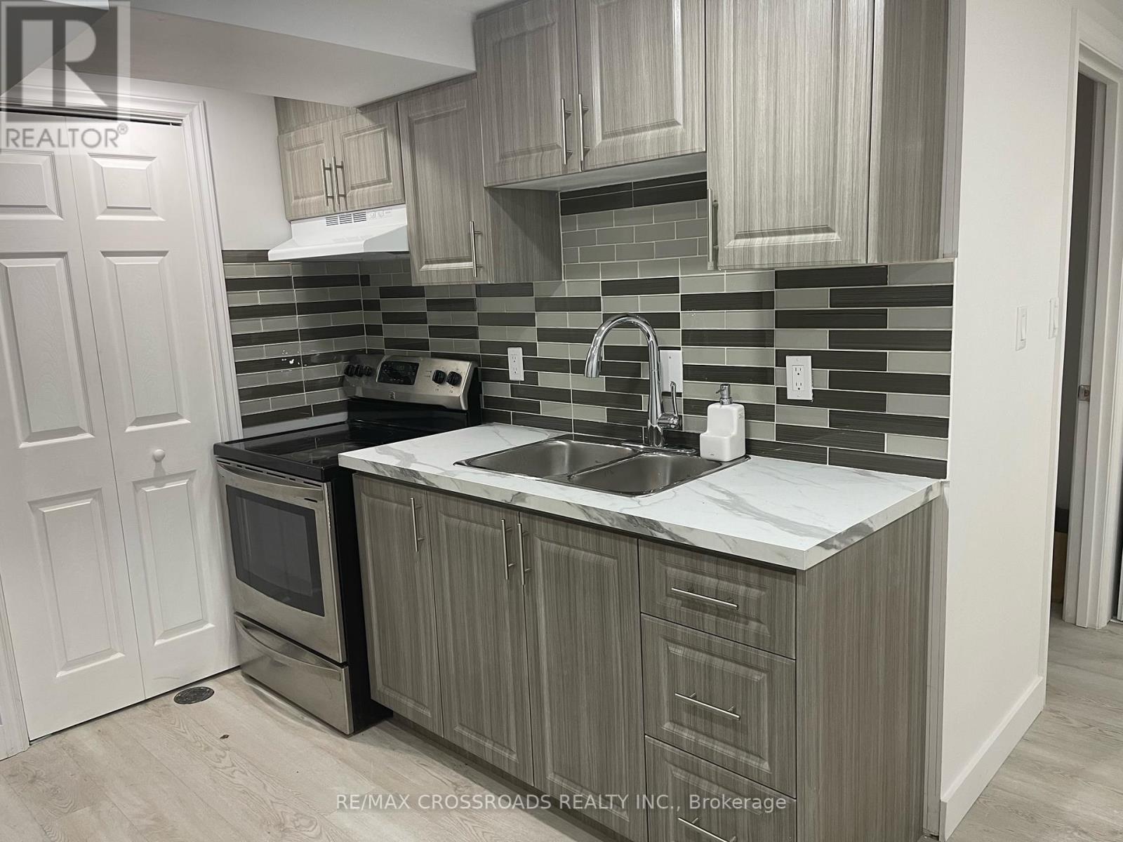 256 Birchcliffe Crescent, Hamilton, Ontario  L8T 4L2 - Photo 4 - X13227414