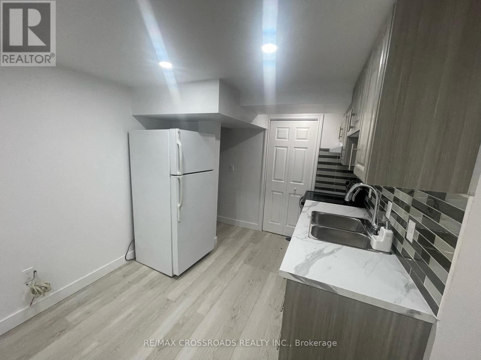 256 Birchcliffe Crescent, Hamilton, Ontario  L8T 4L2 - Photo 5 - X13227414