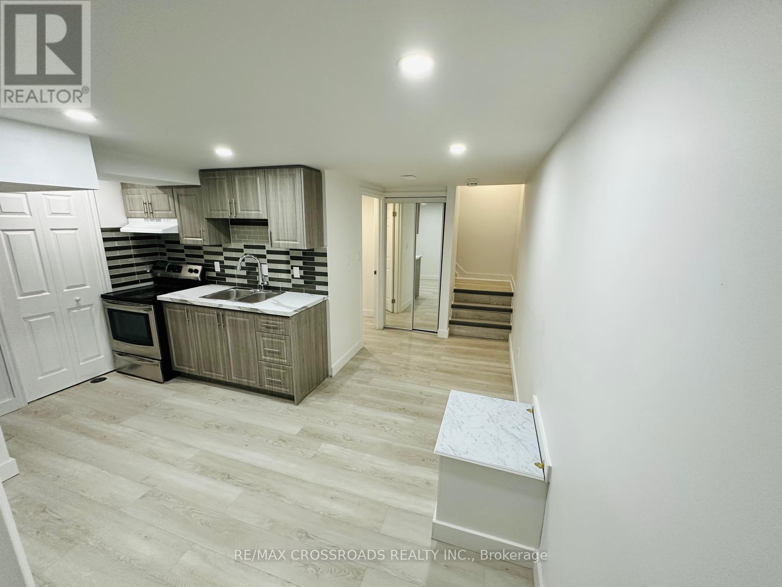 256 Birchcliffe Crescent, Hamilton, Ontario  L8T 4L2 - Photo 8 - X13227414