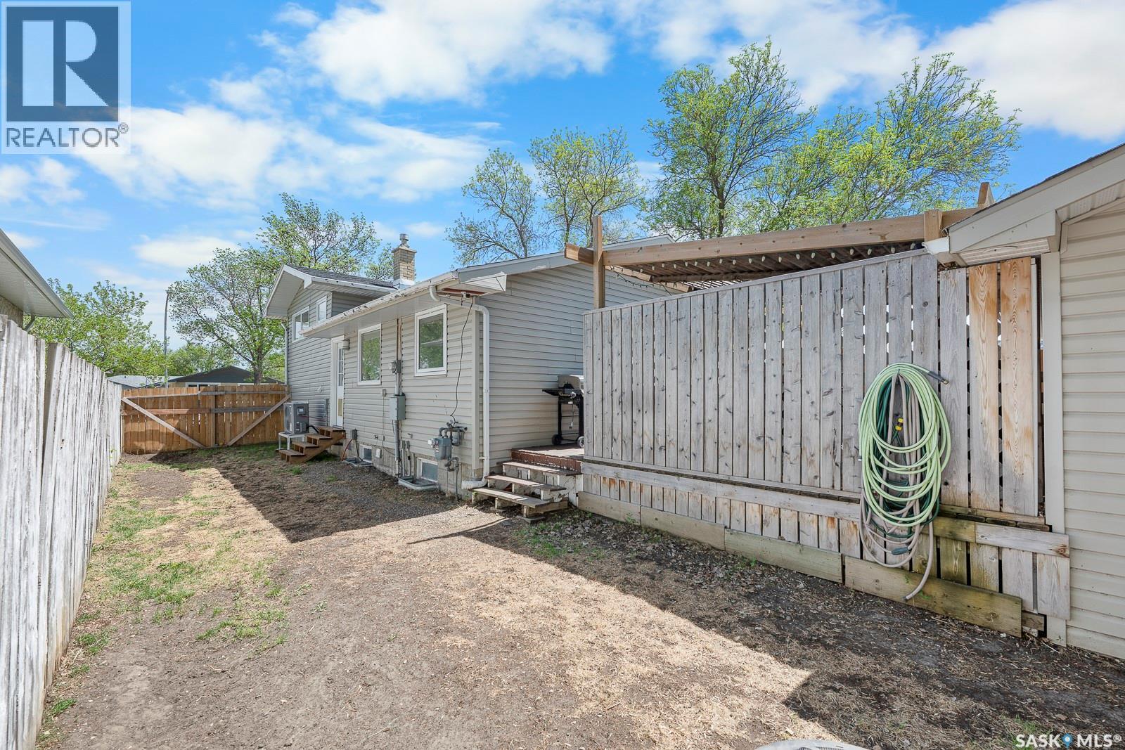 2 Pleasantview Bay, Regina, Saskatchewan  S4R 5H3 - Photo 28 - SK037819