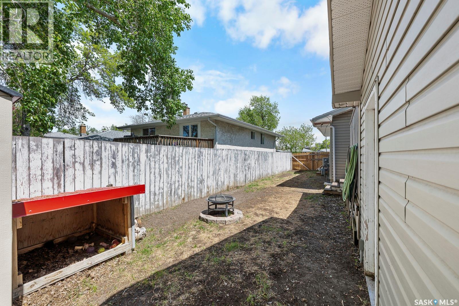 2 Pleasantview Bay, Regina, Saskatchewan  S4R 5H3 - Photo 30 - SK037819
