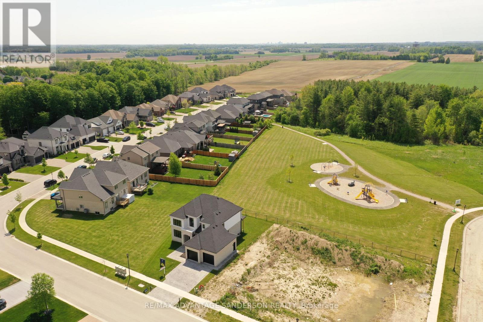 243 Songbird Lane, Middlesex Centre, Ontario  N0M 2A0 - Photo 4 - X12929638