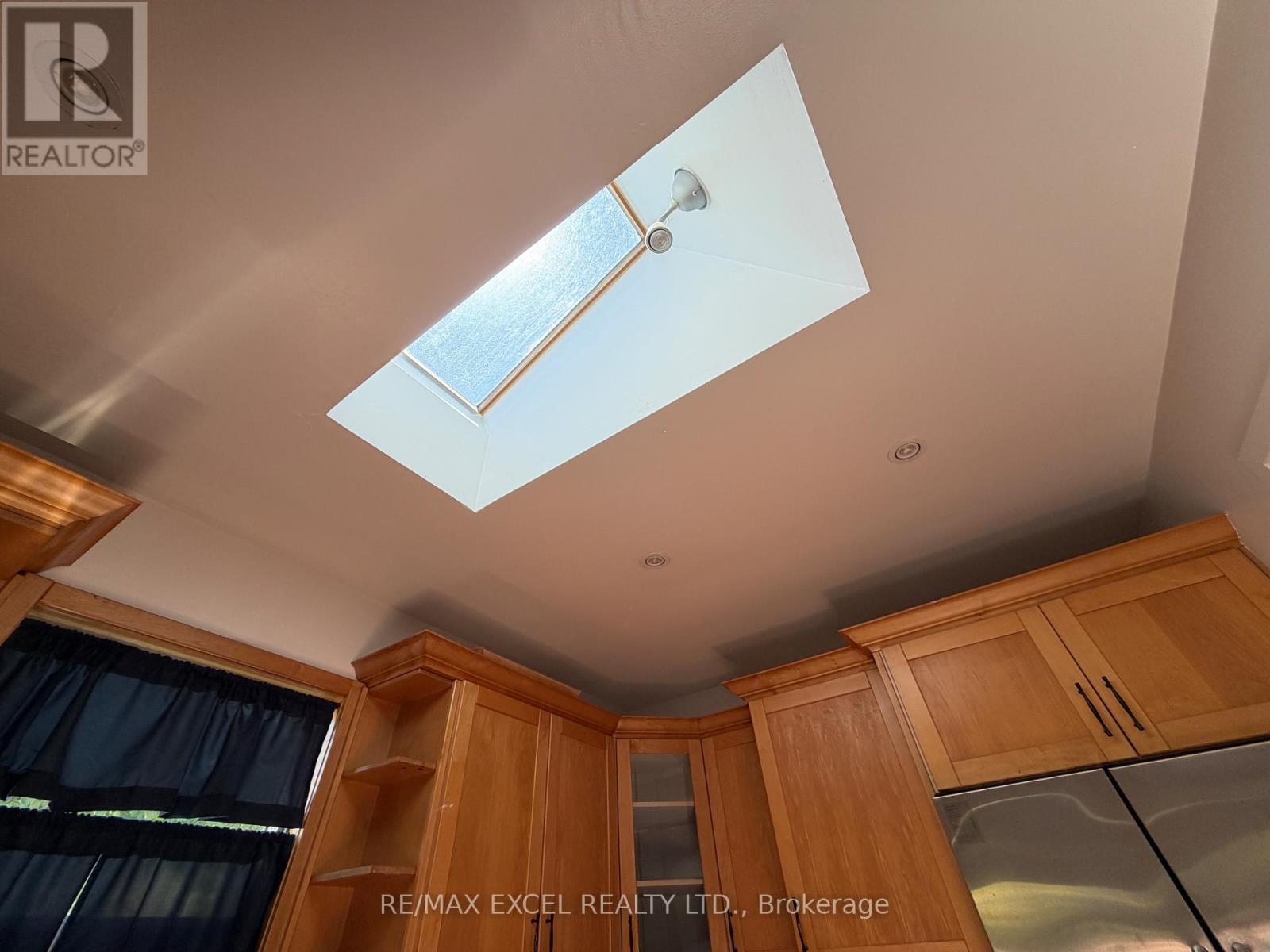 2 Rufford Road, Toronto, Ontario  M8W 4V4 - Photo 5 - W12971630
