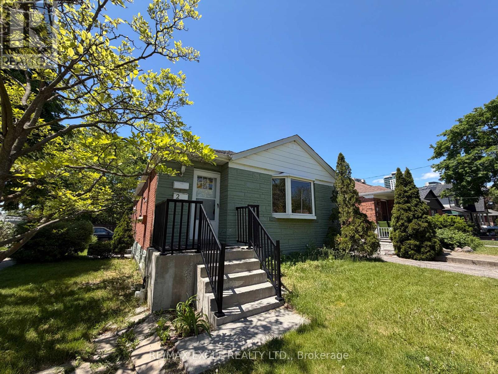 2 RUFFORD ROAD, Toronto, Ontario