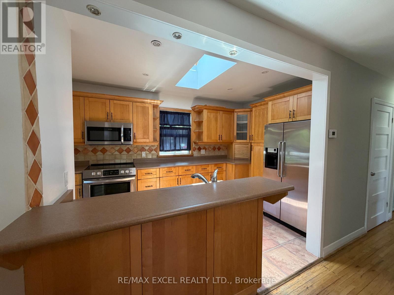2 Rufford Road, Toronto, Ontario  M8W 4V4 - Photo 4 - W12971630