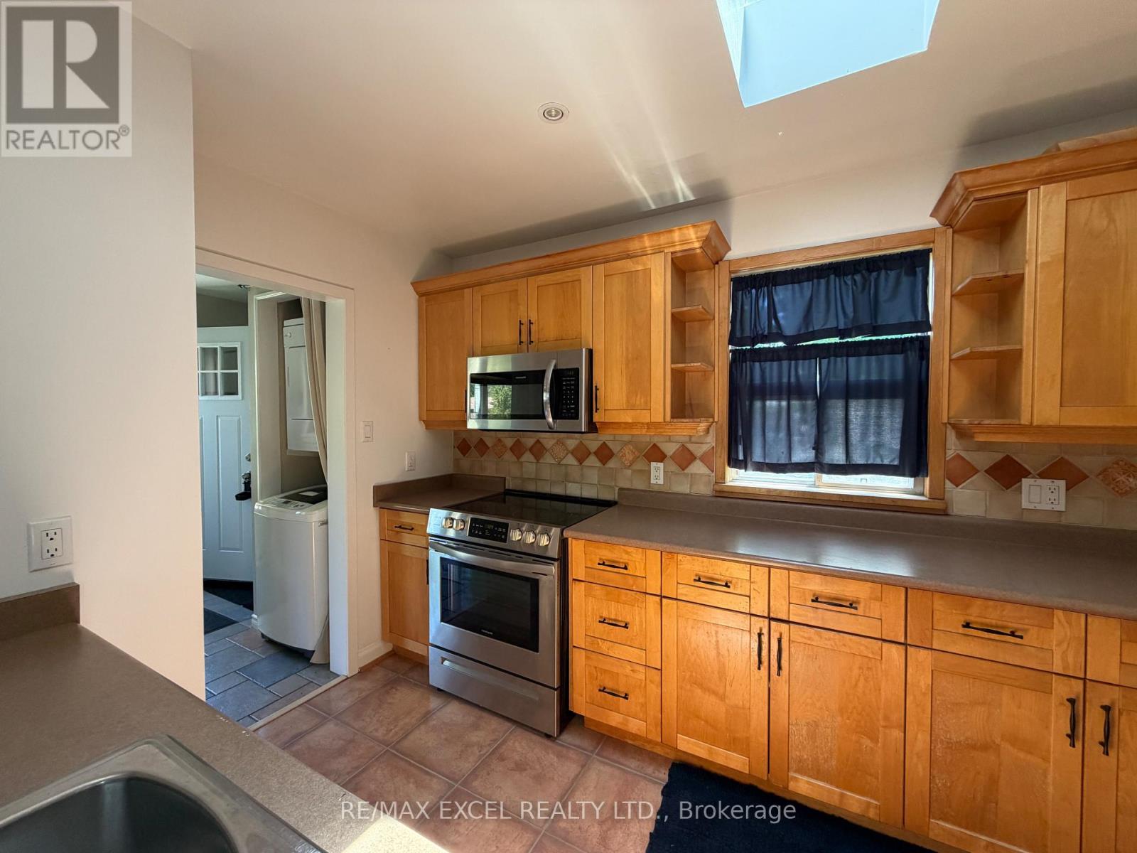 2 Rufford Road, Toronto, Ontario  M8W 4V4 - Photo 3 - W12971630