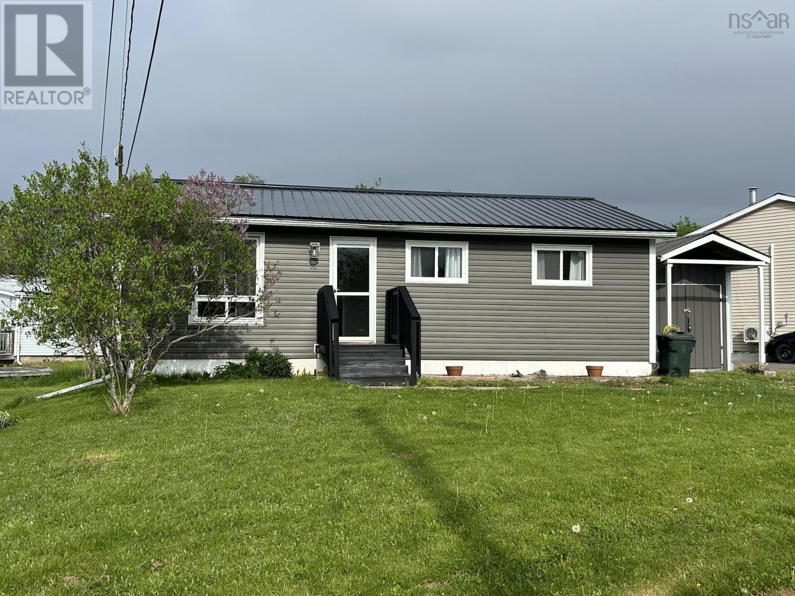 23 Snowden Avenue, Amherst, Nova Scotia  B4H 2N1 - Photo 2 - 202612626