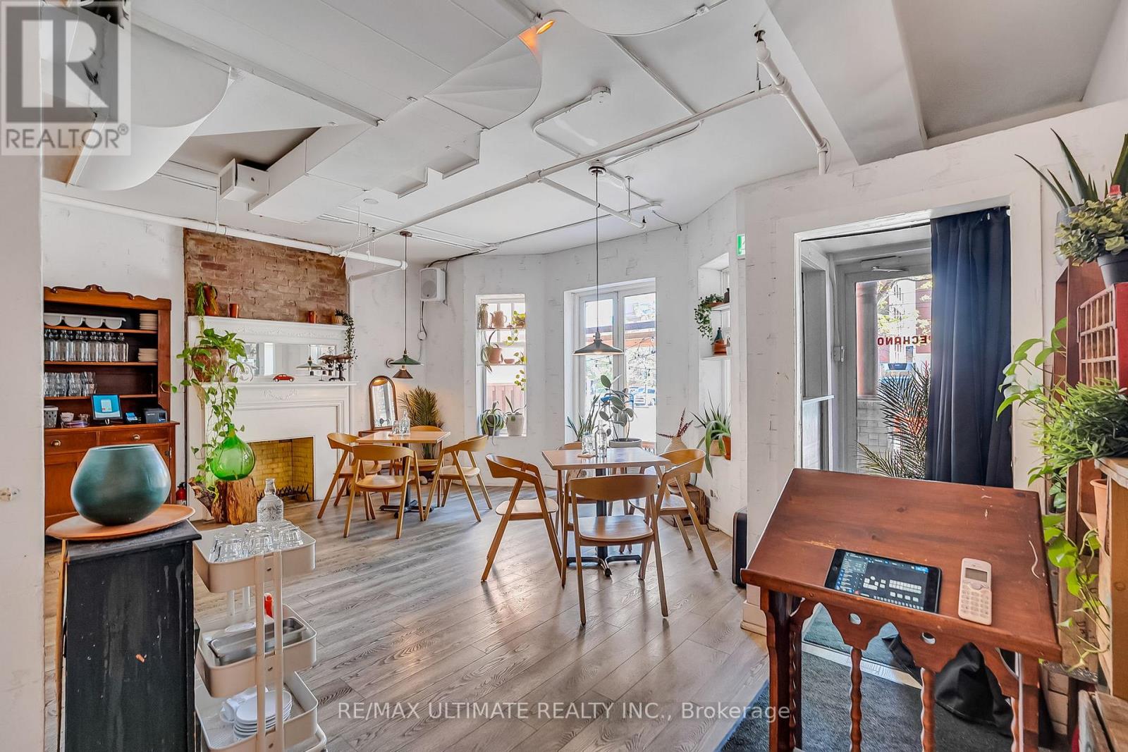 460 College Street, Toronto, Ontario  M6G 1A1 - Photo 3 - C13170018