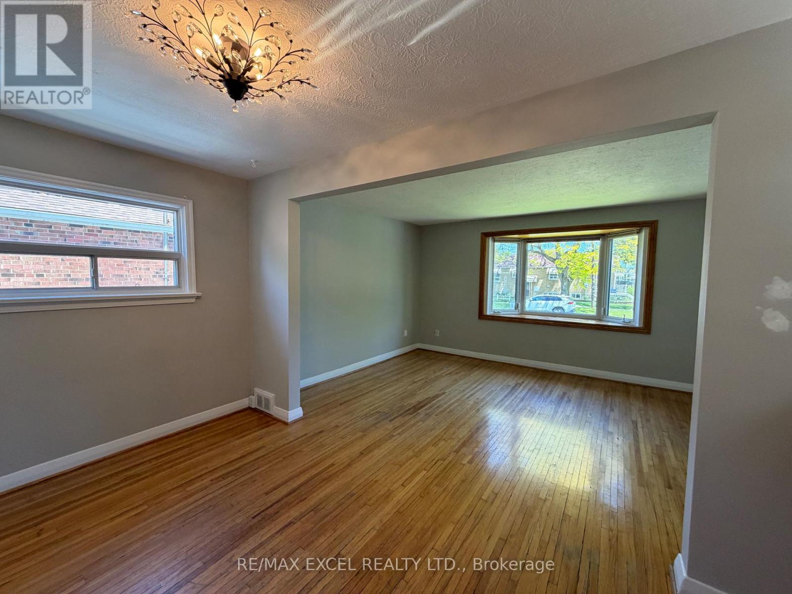 2 Rufford Road, Toronto, Ontario  M8W 4V4 - Photo 8 - W12971630