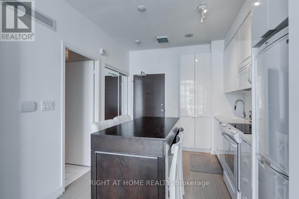 3303 - 15 Iceboat Terrace, Toronto, Ontario  M5V 4A5 - Photo 13 - C13227606