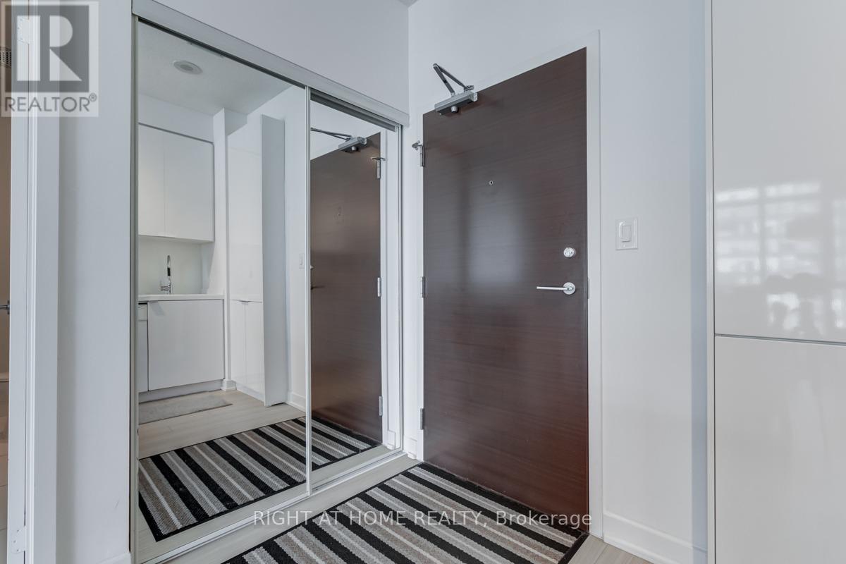 3303 - 15 Iceboat Terrace, Toronto, Ontario  M5V 4A5 - Photo 4 - C13227606