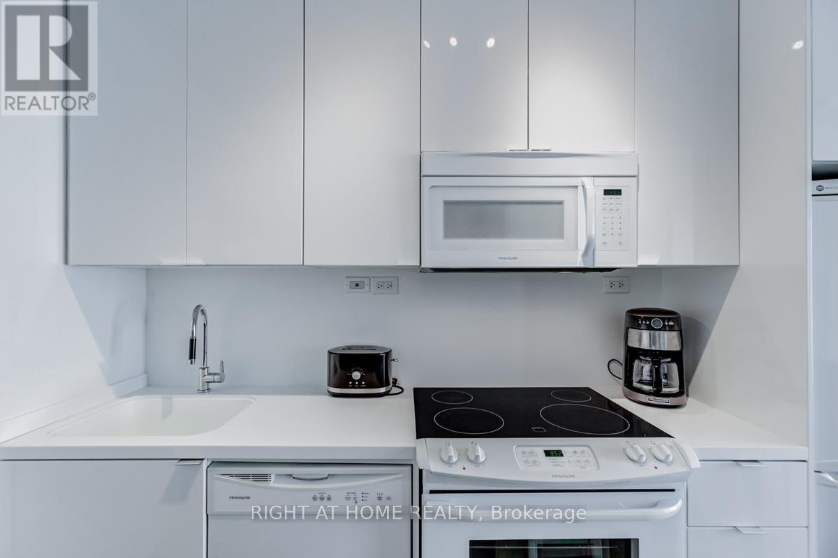 3303 - 15 Iceboat Terrace, Toronto, Ontario  M5V 4A5 - Photo 7 - C13227606