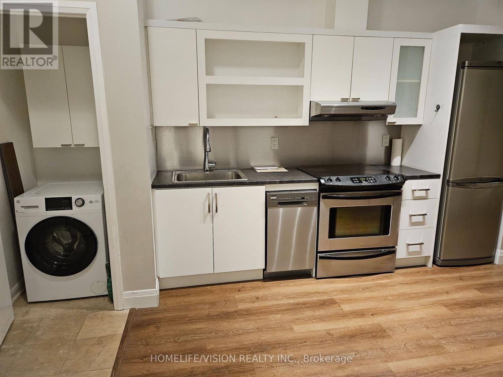 108 - Primary Bedroom - 111 Elizabeth Street, Toronto, Ontario  M5G 1P7 - Photo 6 - C13227638