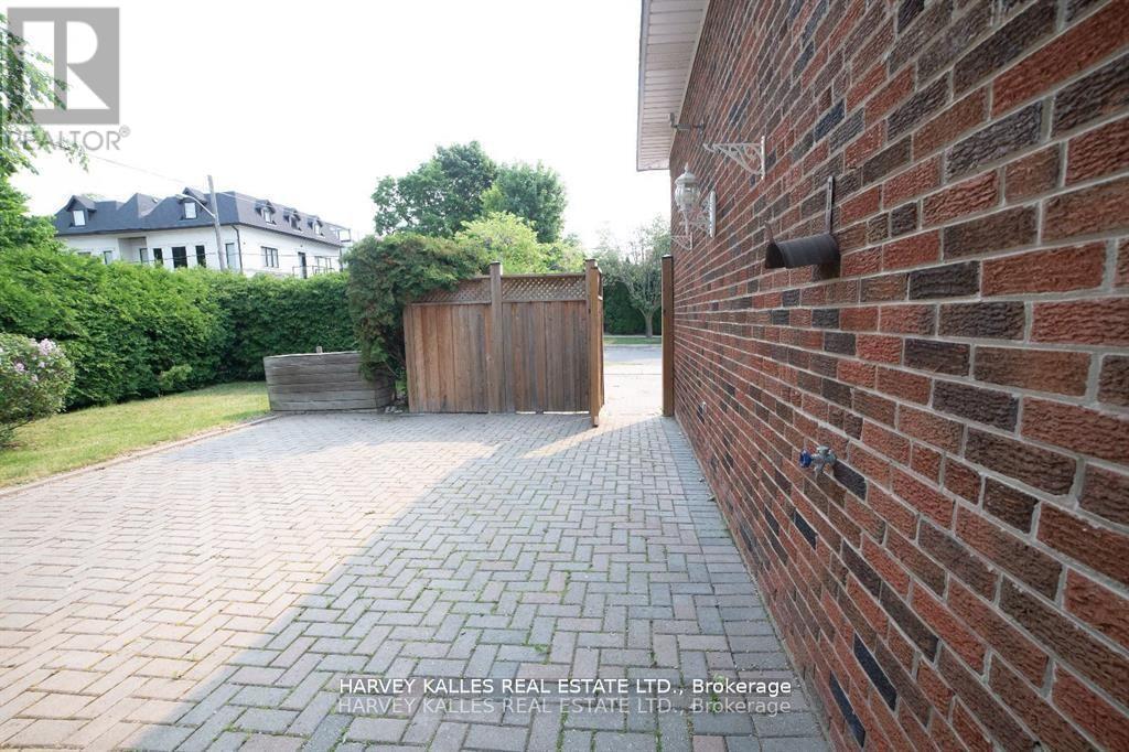 Bsmt - 550 Glencairn Avenue, Toronto, Ontario  M6B 1Z4 - Photo 11 - C13227858