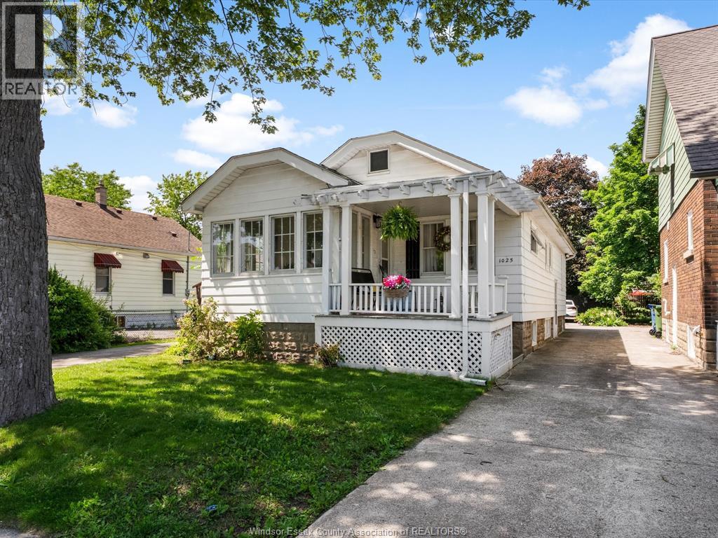 1025 Campbell Avenue, Windsor, Ontario N9B 2J4 - Photo 1 - 26012820