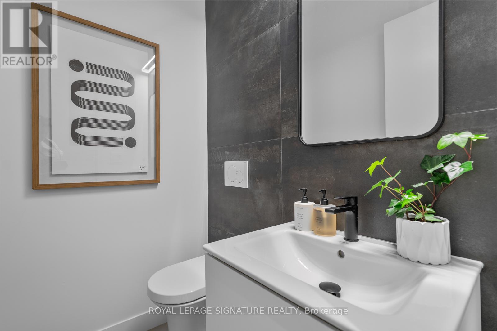 174 Kenilworth Avenue, Toronto, Ontario  M4L 3S6 - Photo 16 - E13227514
