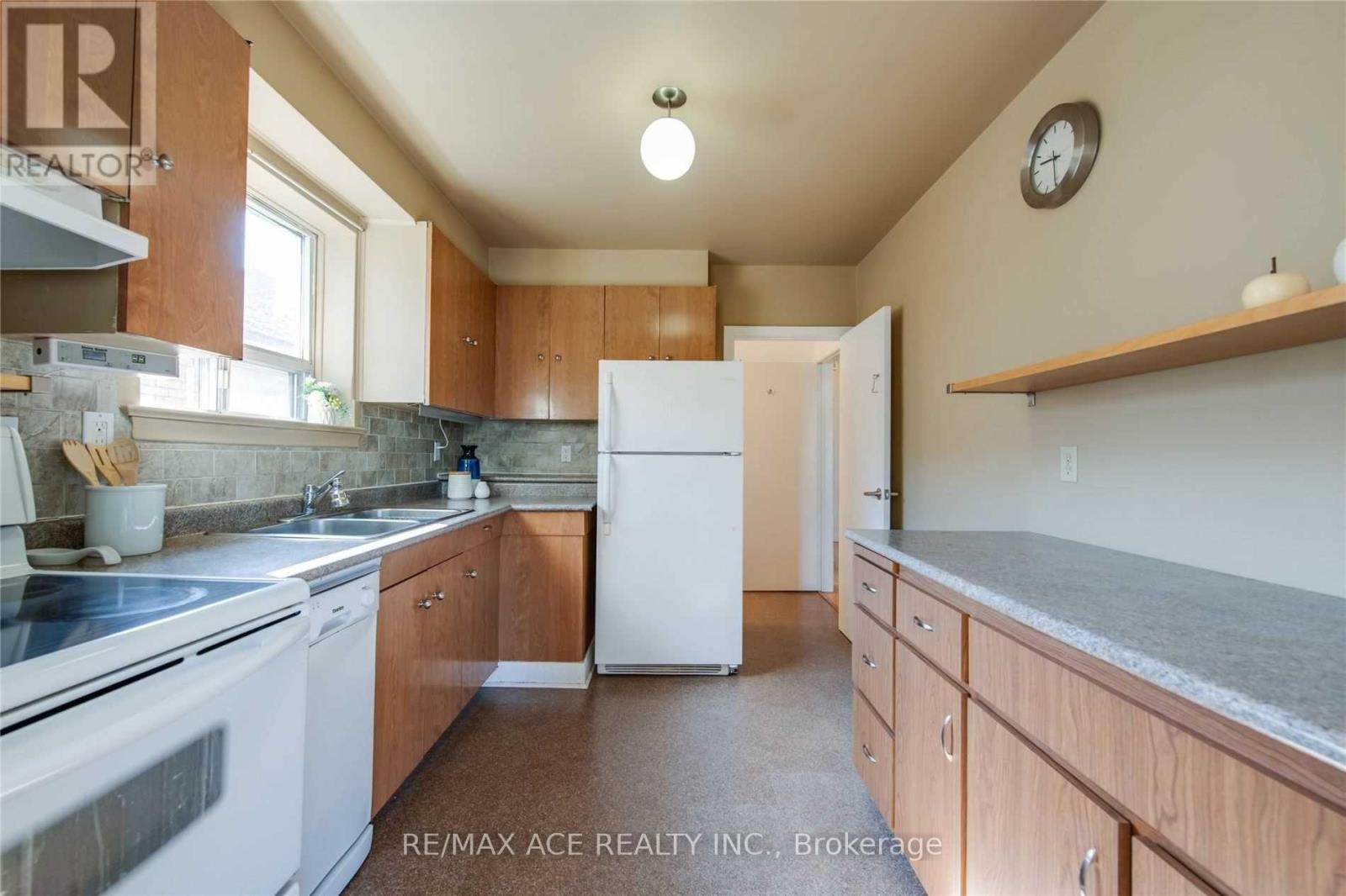 3715 St Clair Avenue E, Toronto, Ontario  M1M 1T5 - Photo 6 - E13227612