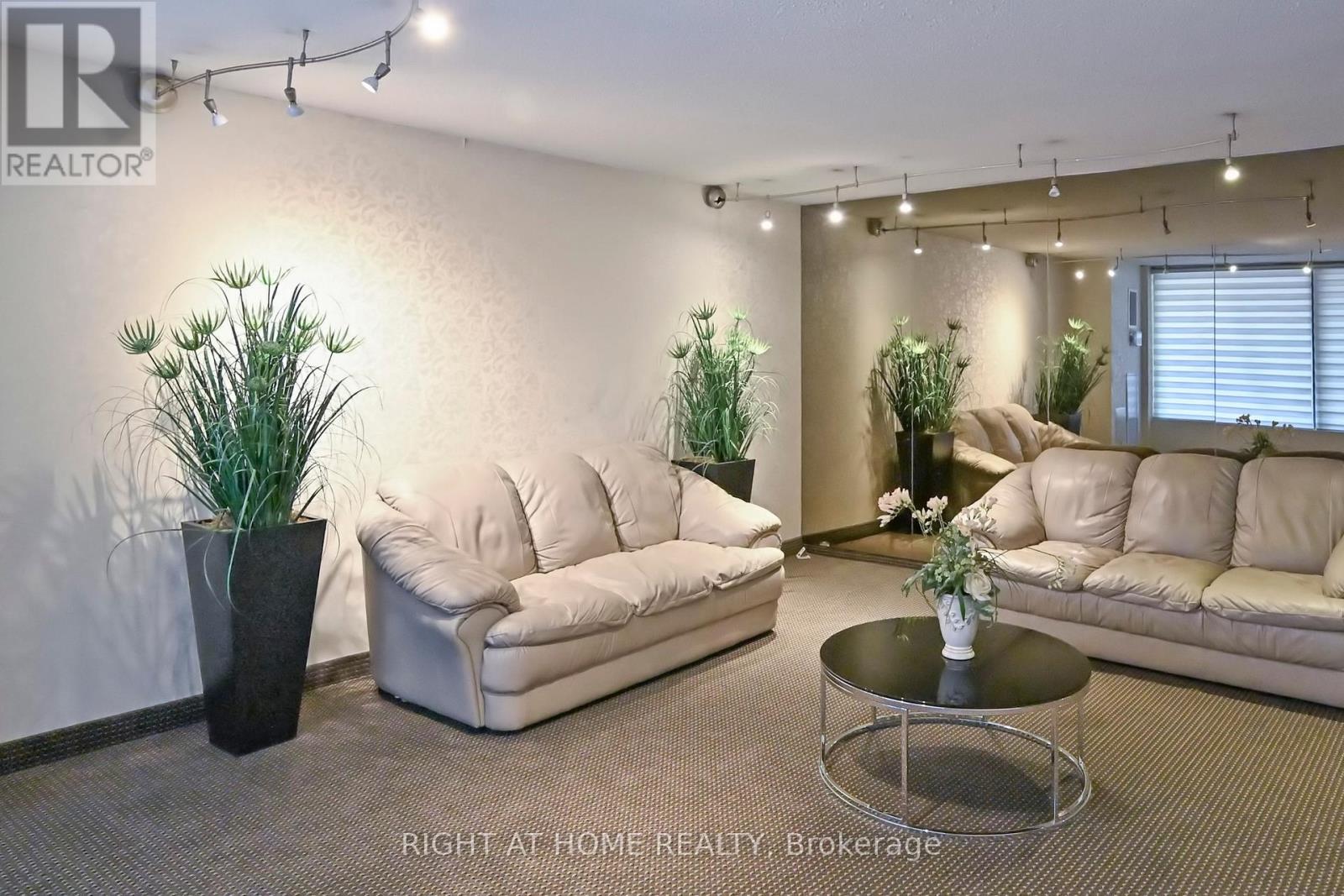 704 - 7451 Yonge Street E, Markham, Ontario  L3T 2B4 - Photo 4 - N13227534
