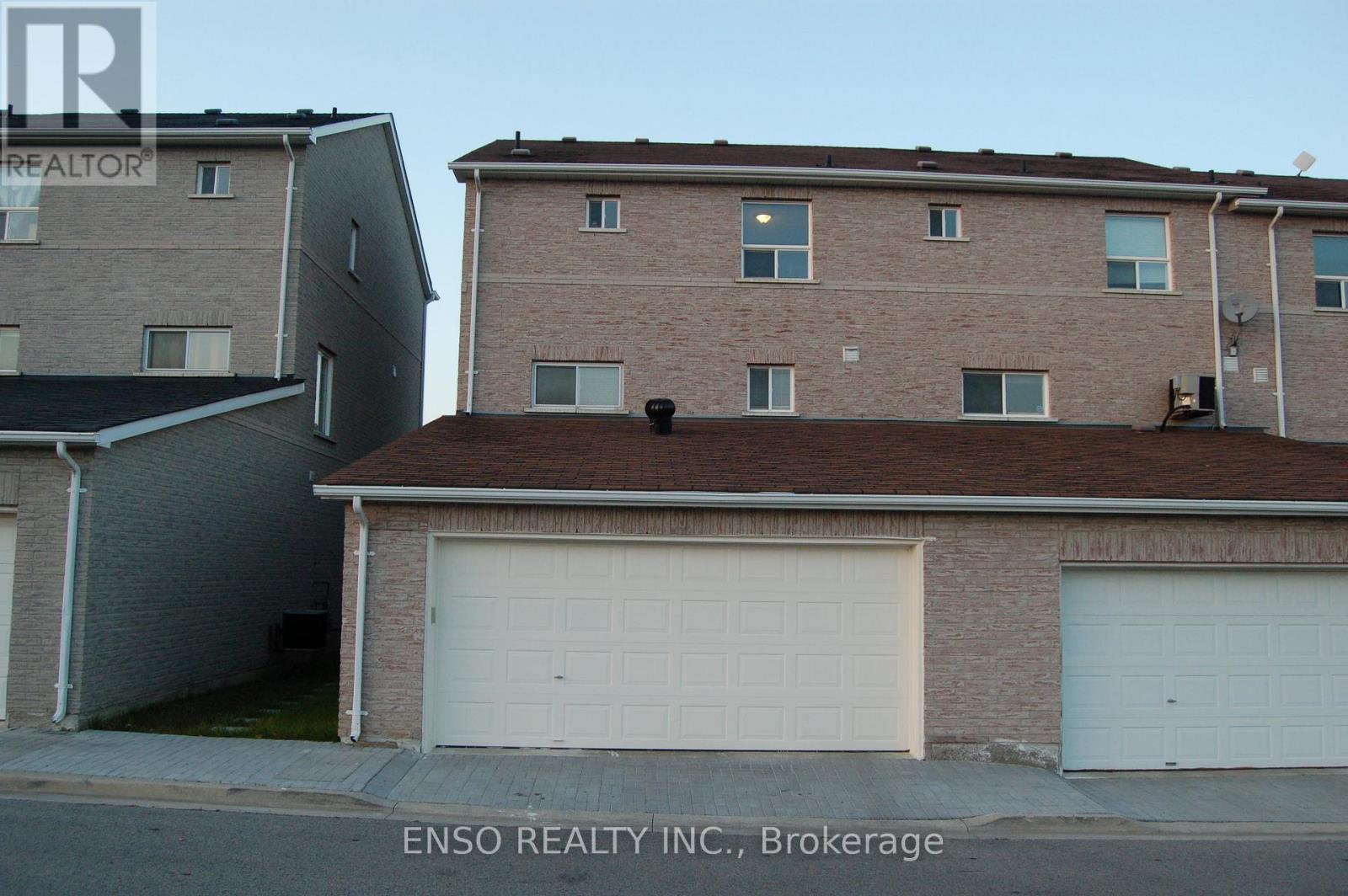 112 Sunway Square, Markham, Ontario  L3P 7X6 - Photo 3 - N13227578