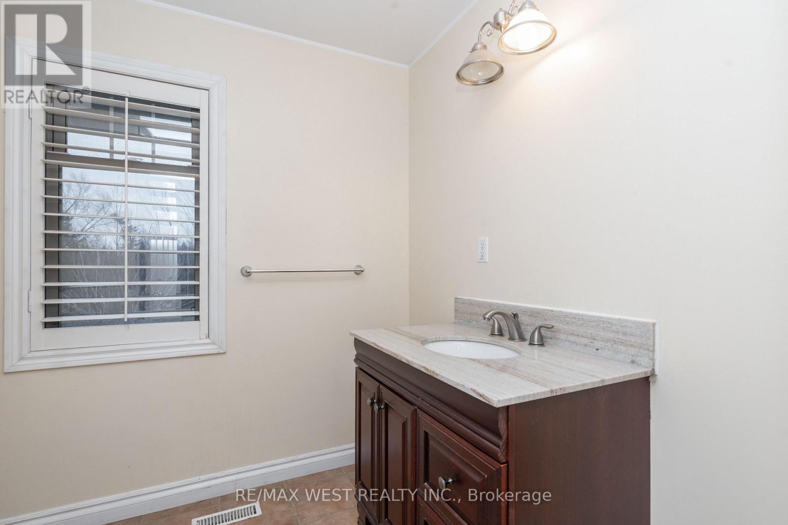 2824 5 Line, Bradford West Gwillimbury, Ontario  L3Z 2A4 - Photo 17 - N13227610
