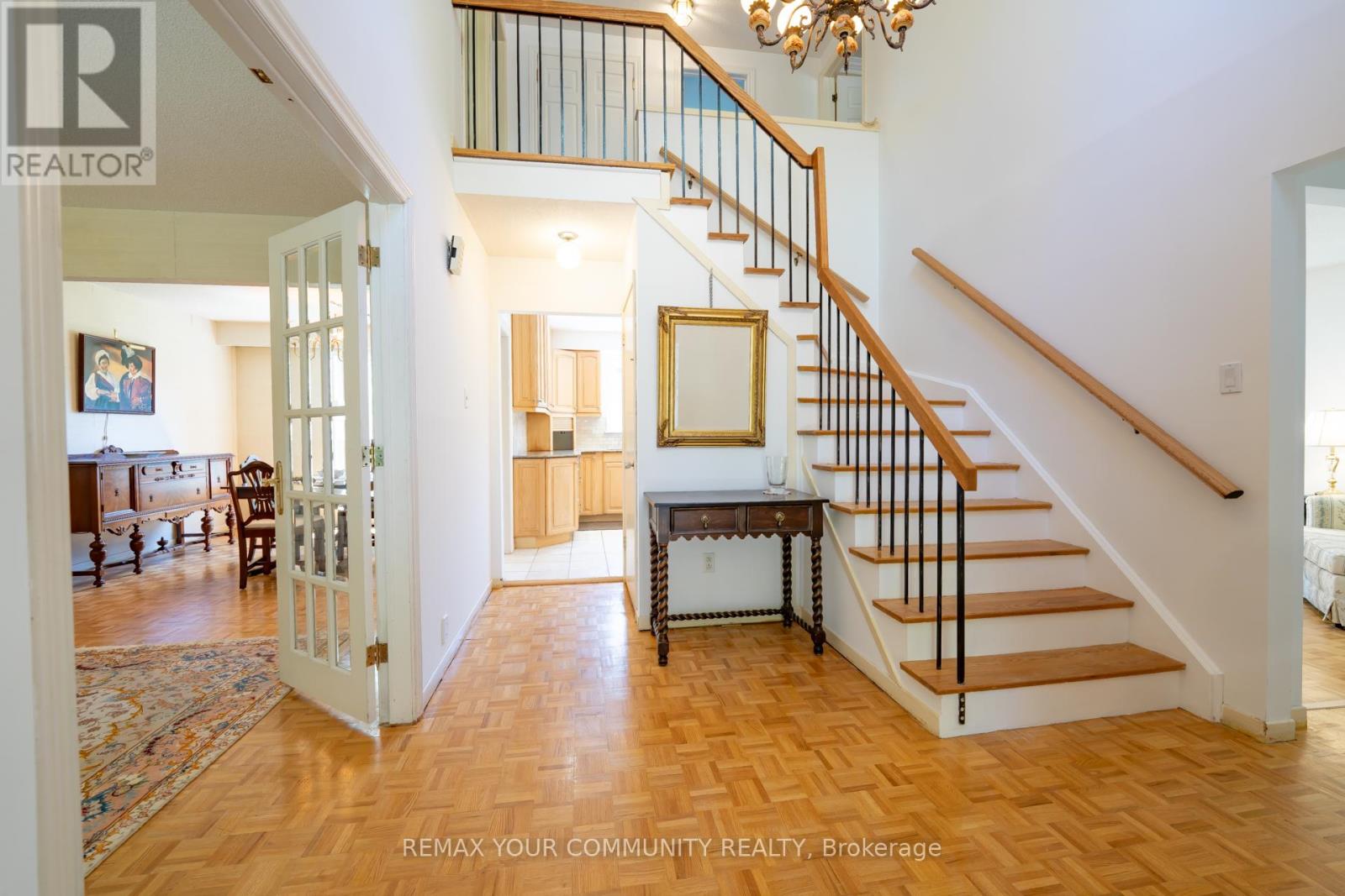 27 Drumern Crescent, Richmond Hill, Ontario  L4C 5H9 - Photo 4 - N13227860