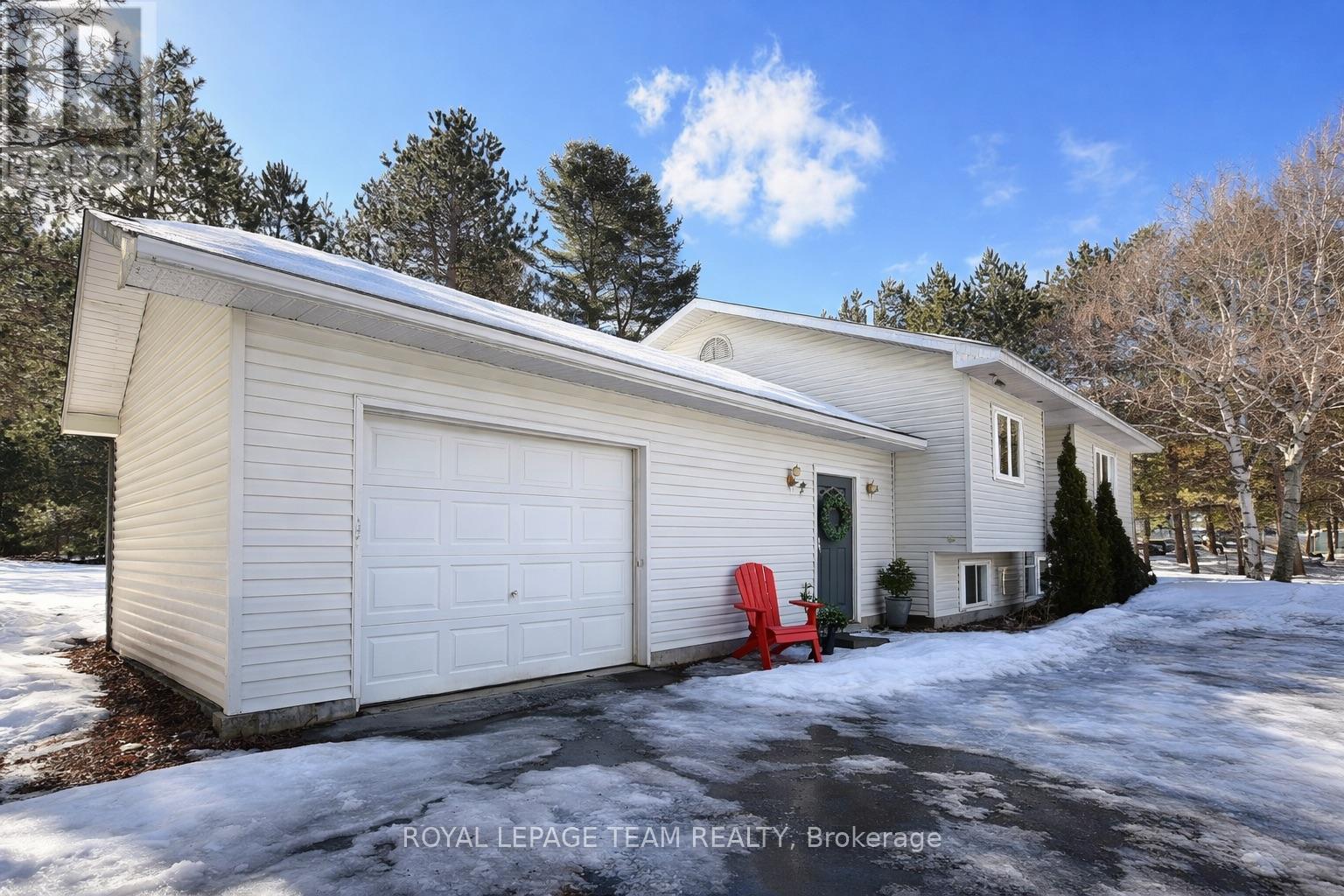 1855 Old Barry's Bay Road S, Madawaska Valley, Ontario  K0B 1K0 - Photo 5 - X12869150